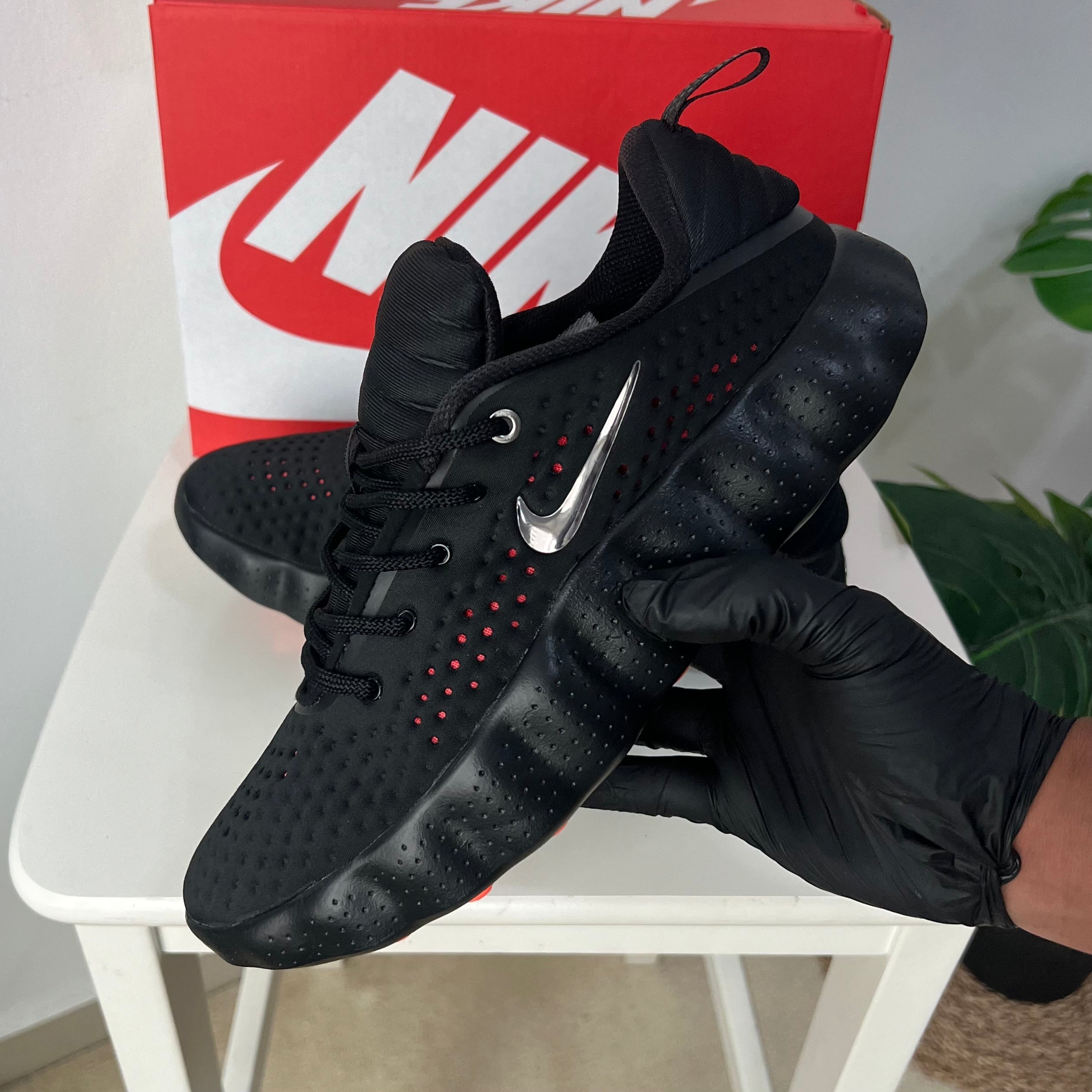 Nike Mind 002 “Black Hyper Crimson”